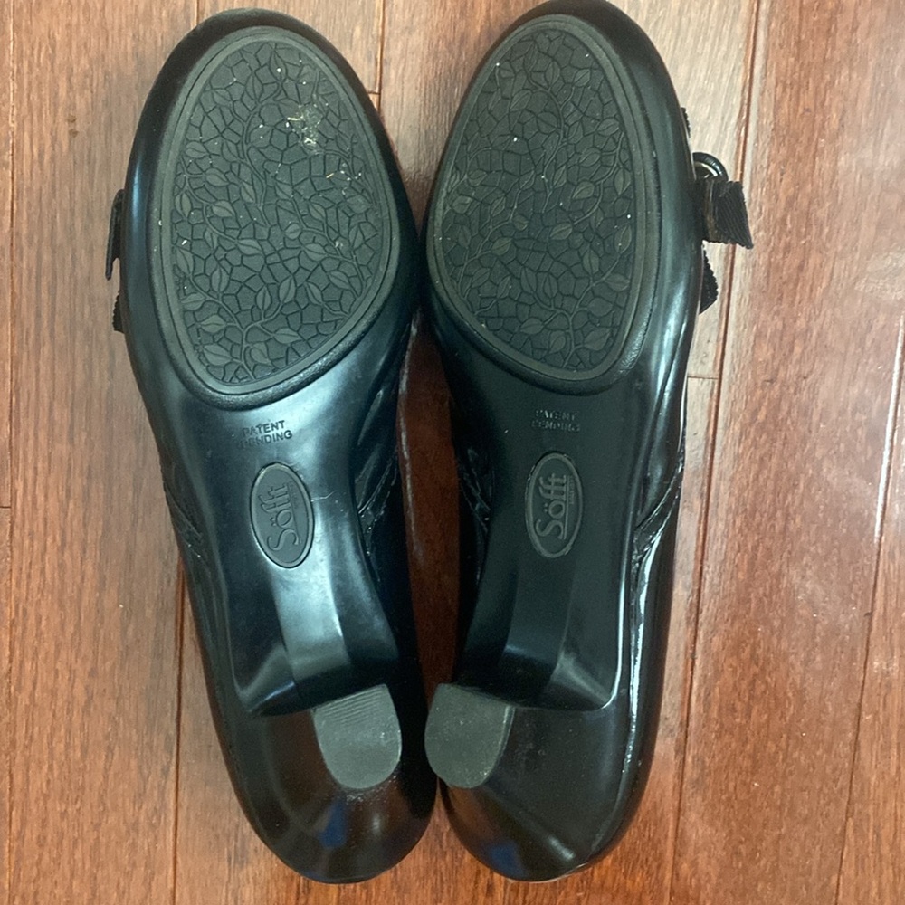 Sofft Black Patent Leather Side Button Retro Pumps - Picture 9 of 13